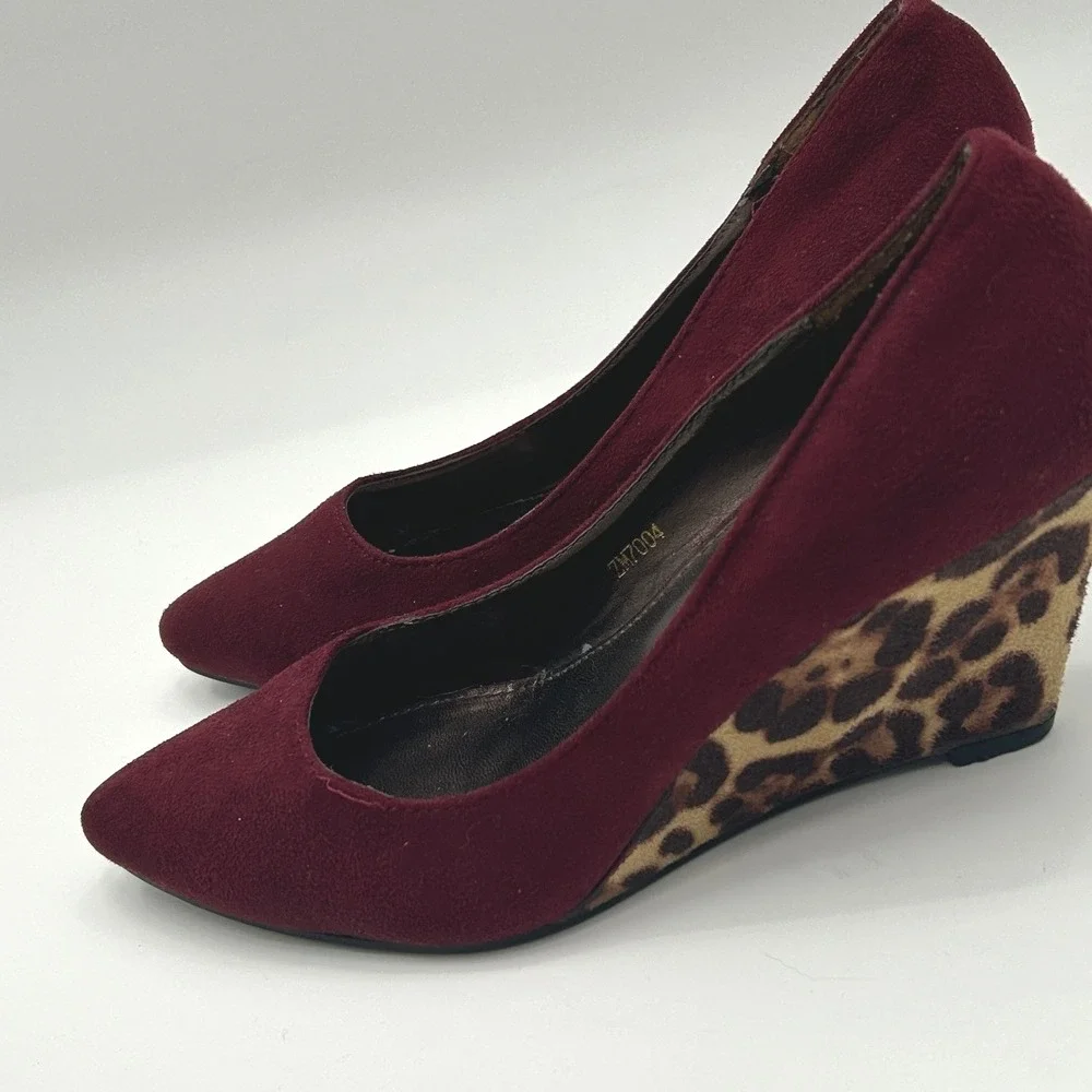 Ollio Burgundy Suede Wedge Heels Leopard Print Pointed Toe Pumps Size 6.5